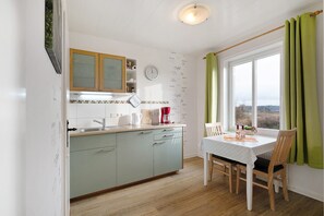Fridge, stovetop, coffee/tea maker, electric kettle