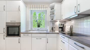 Køleskab, mikrobølgeovn, ovn, kogeplade