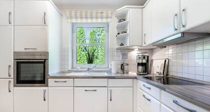 Holiday Home Christine with Private Terrace, Garden & Wi-Fi – Fitters Welcome Outside Holiday Periods