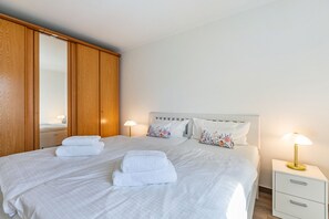 2 bedrooms, free WiFi, bed sheets, wheelchair access