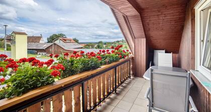 Apartment 'Ferienwohnung Bächer' with Shared Garden, Balcony and Wi-Fi