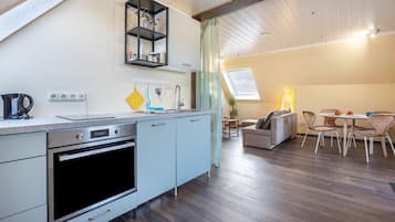 Fridge, oven, stovetop, dishwasher