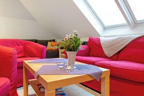 TV, ping pong, stereo