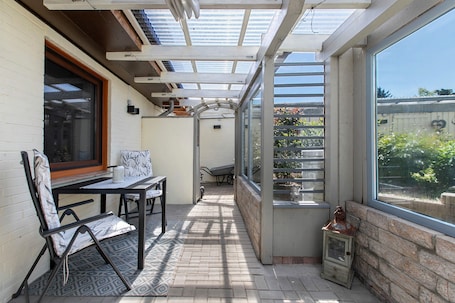 Outdoor dining. Apartment 'Auszeit' with Shared Terrace, Private Garden and Wi-Fi
