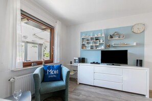 TV, lettore DVD, impianto stereo