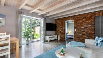 TV, tavolo da ping pong