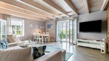 Fernseher, Tischtennisplatte