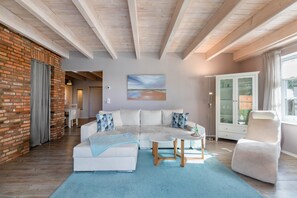 Tv och ett bordtennisbord