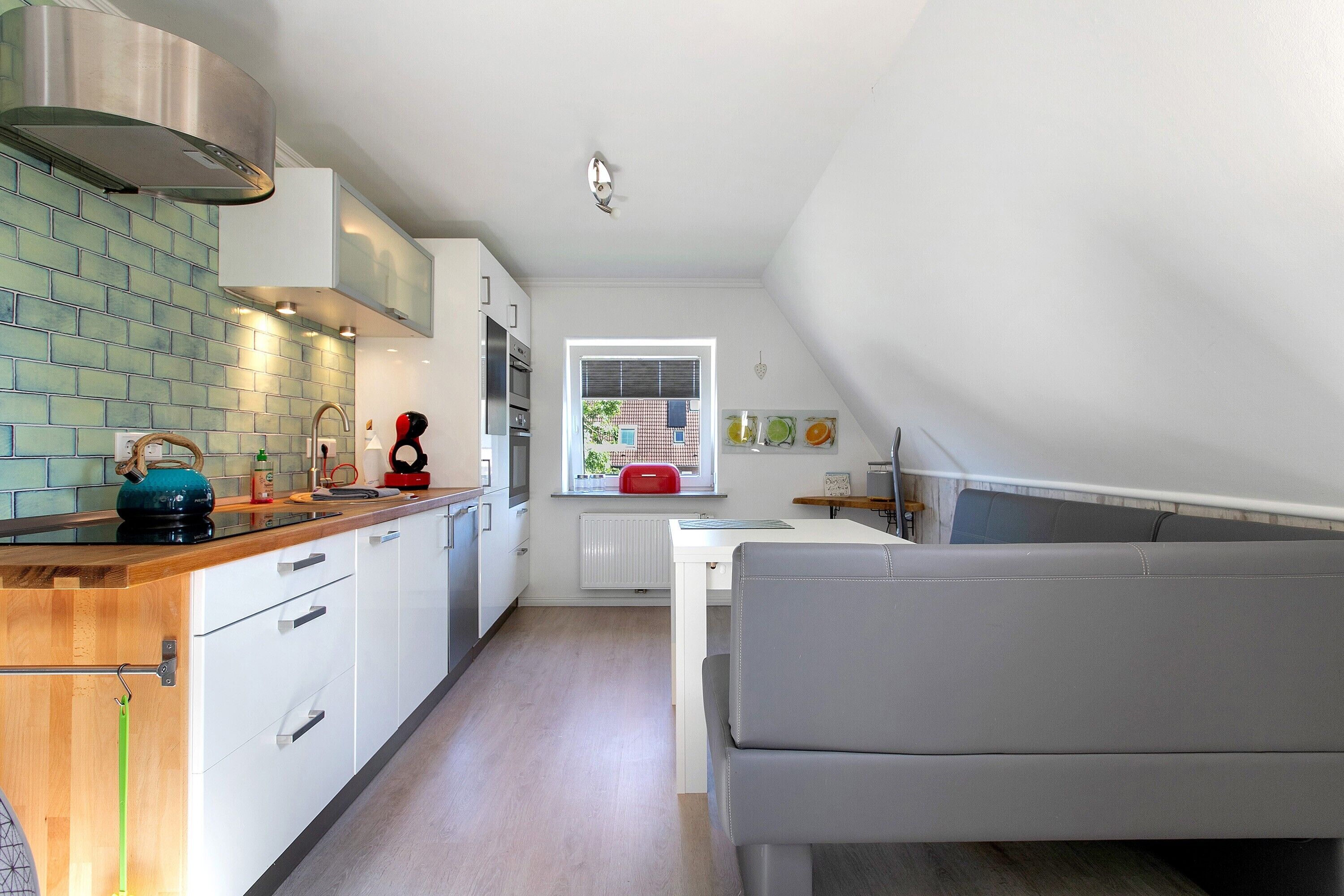 Køleskab, mikrobølgeovn, ovn, kogeplade