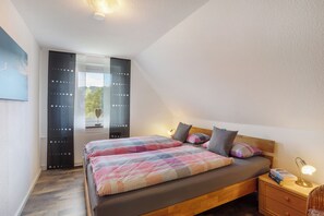 1 bedroom, free WiFi, bed sheets - Apartment 'Fewo E - Ettelsberg' with Mountain View, Shared Garden and Wi-Fi (Willingen (Upland))