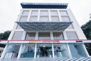Exterior - Treebo Airsuit (Aluva)