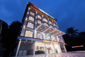 Exterior - Treebo Airsuit (Aluva)