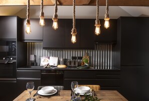 Fridge, microwave, oven, dishwasher - Quaint and cosy, this reverse layout barn conversion exudes original charm and ultimate luxury. Quin (Camborne)