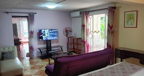 1 bedroom, iron/ironing board, WiFi, bed sheets - R GARDEN Pointe Aux Sables (Pointe aux sable)