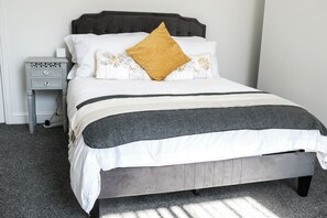 1 Schlafzimmer, Schreibtisch, Bügeleisen/Bügelbrett, WLAN