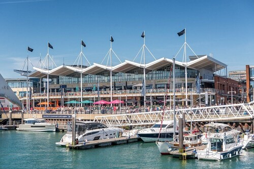 Newly Renovated Central Portsmouth Apartment. Only 10 minutes from the Seafront!