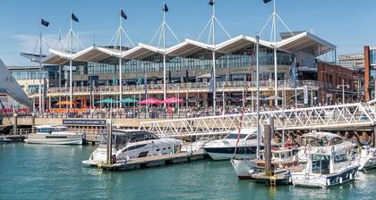 Newly Renovated Central Portsmouth Apartment. Only 10 minutes from the Seafront!