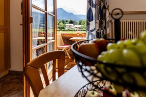 Dining - Apartment Justine, 80sqm up to 4 persons, bathtub, large balcony and mountain view (Schönau am Königssee)