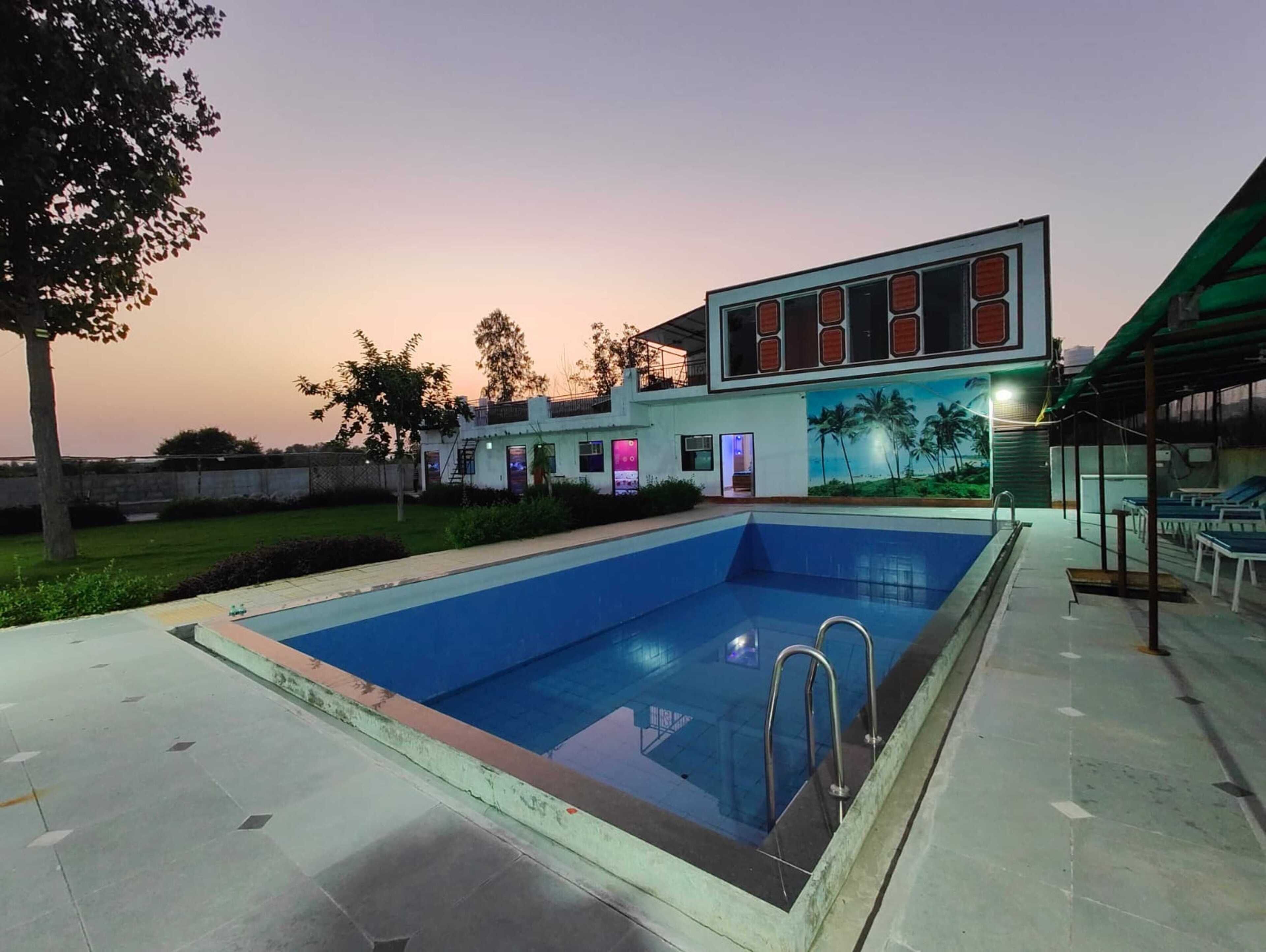 Kolam renang outdoor