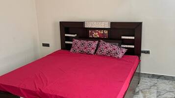 Deluxe Room, Garden View | Desk, laptop workspace, bed sheets