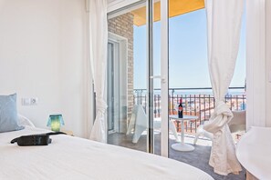 Superior Apartment, 2 Bedrooms, Bay View | 2 bedrooms, down comforters, individually decorated - Solaga - Linaje (Málaga)