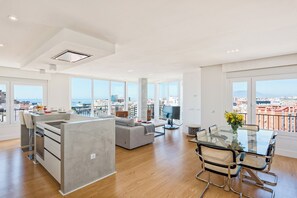 Superior Apartment, 2 Bedrooms, Bay View | Living area | 50-inch LCD TV with cable channels - Solaga - Linaje (Málaga)