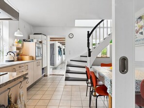 Fridge, oven, dishwasher, cookware/dishes/utensils