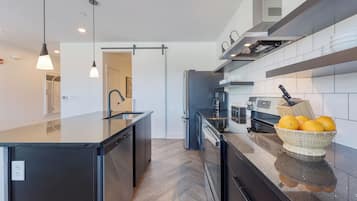 Fridge, microwave, oven, stovetop