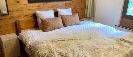 4 bedrooms, WiFi, bed sheets