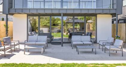 Xanadune Beach House - a holiday let that sleeps 10 guests in 5 bedrooms