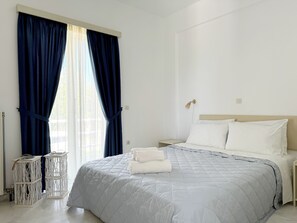 1 habitación, caja de seguridad en la habitación y escritorio 