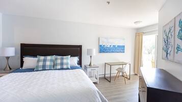 Desk, iron/ironing board, WiFi, bed sheets