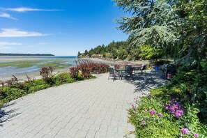 Outdoor dining - Enjoy the Ocean Breeze on the Deck Suite A (Nanoose Bay)