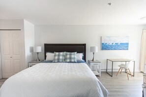 Desk, iron/ironing board, WiFi, bed sheets