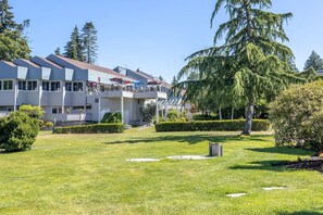 Exterior - Enjoy the Ocean Breeze on the Deck Suite A (Nanoose Bay)