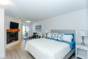 Desk, iron/ironing board, WiFi, bed sheets