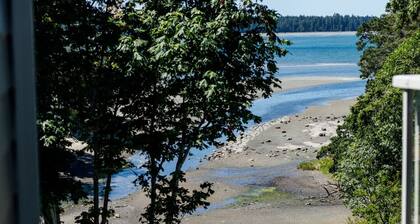 Ocean Breeze Seaside Studio Condo B