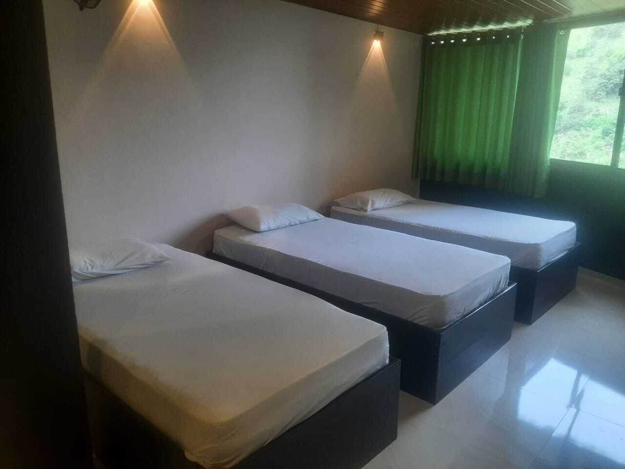 Sistema de insonorización, tabla de planchar con plancha y wifi gratis 