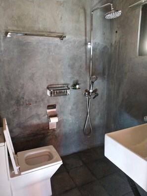Deluxe Double or Twin Room, Mountain View | Bathroom | Bathrobes, towels - Ella Deck Resort (Ella)