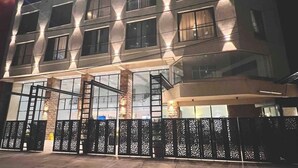 施設の正面