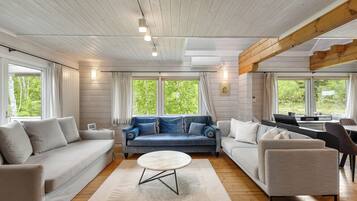 Familie-alpehytte, hageutsikt | Oppholdsområde