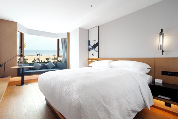 Superior Room, 1 King Bed, Ocean View | In-room safe, blackout drapes, iron/ironing board, bed sheets - Fairfield by Marriott Yantai (Yantai)