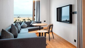 Suite, 1 kingsize-seng, havutsikt | Oppholdsområde