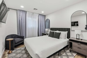 5 bedrooms, iron/ironing board, travel cot, WiFi - Desert Dreaming: Luxe Retreat w/ Pool & Hot Tub! (Scottsdale)