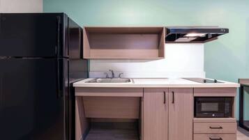Desk, laptop workspace, free WiFi, bed sheets