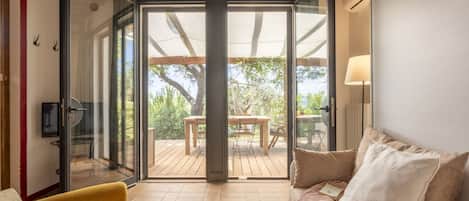 Televisión, mesa de ping pong