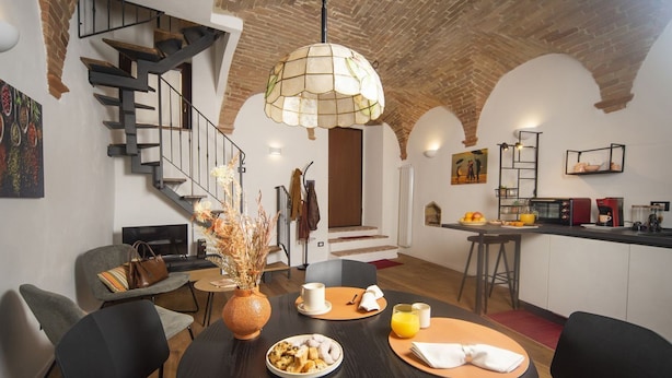 Dining - La Volta - panoramic apartment (Trevi)