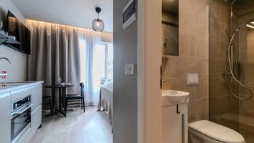 Dusche, Haartrockner, Handtücher