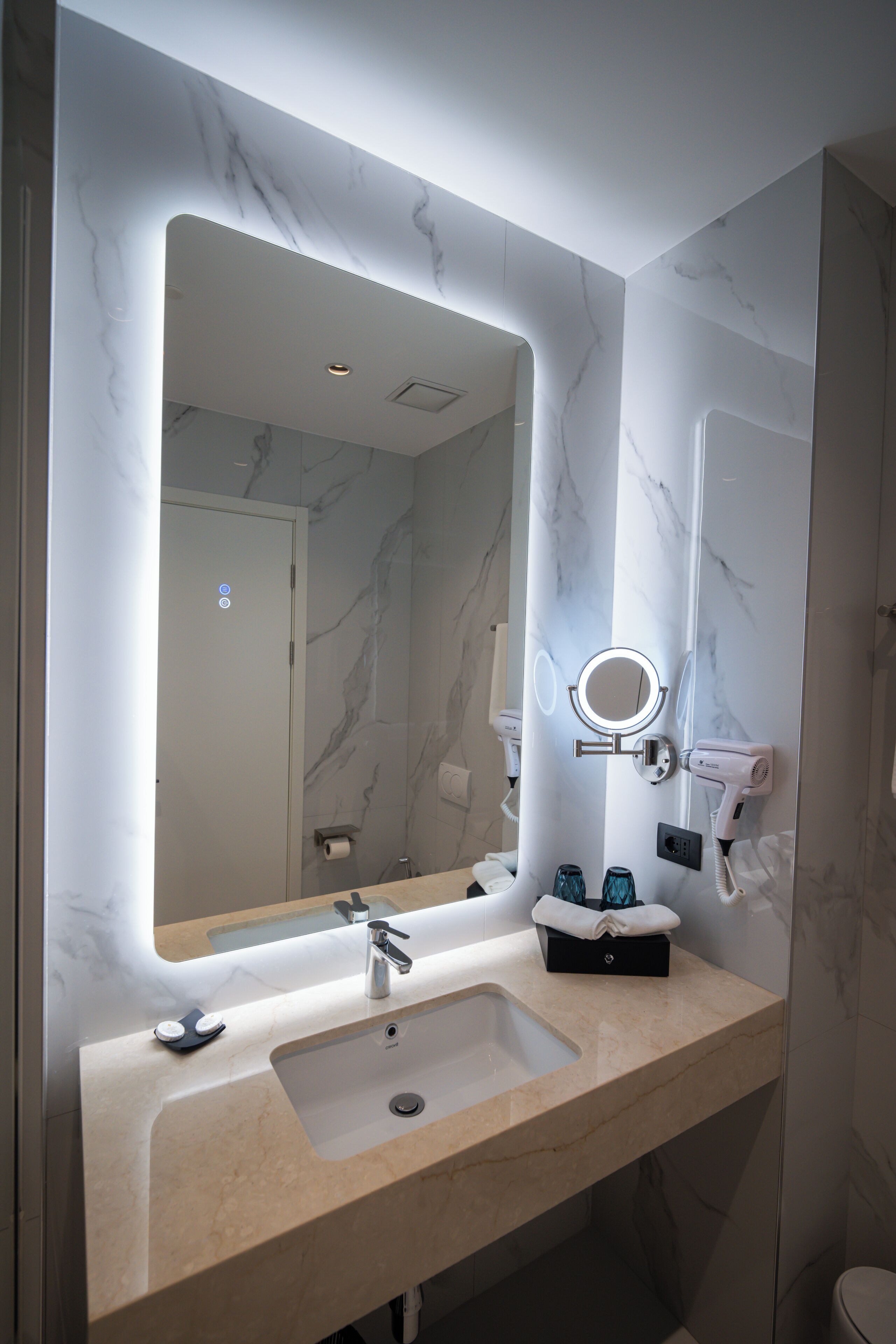 Photo - Holiday Hotel