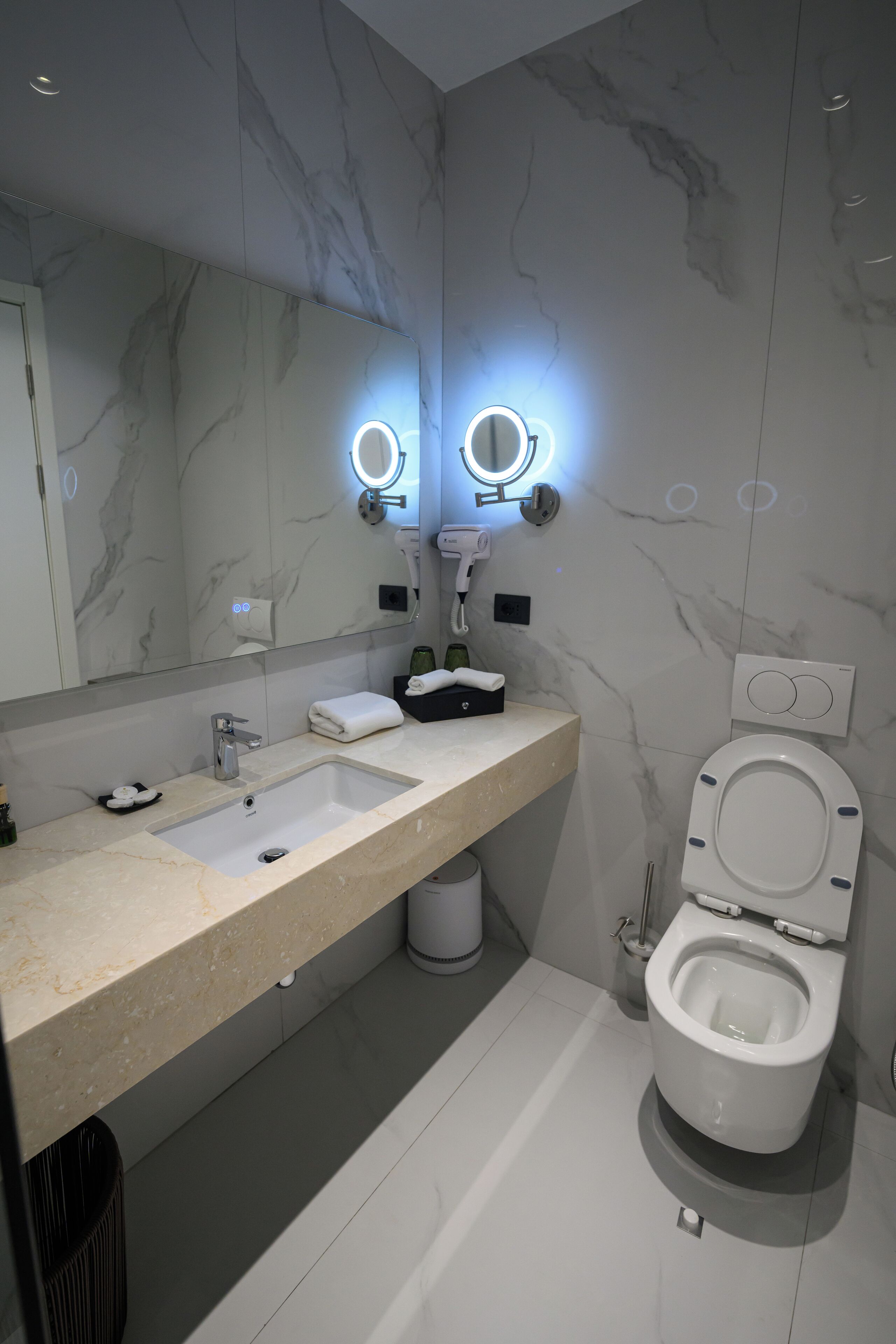 Photo - Holiday Hotel